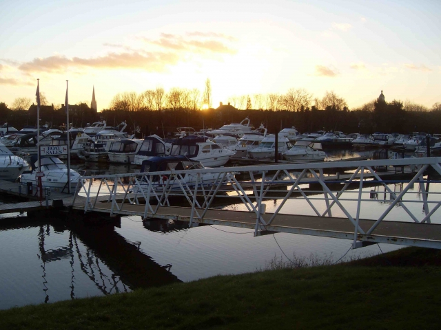  Disfrule de hermosas vistas desde su barco estrecho